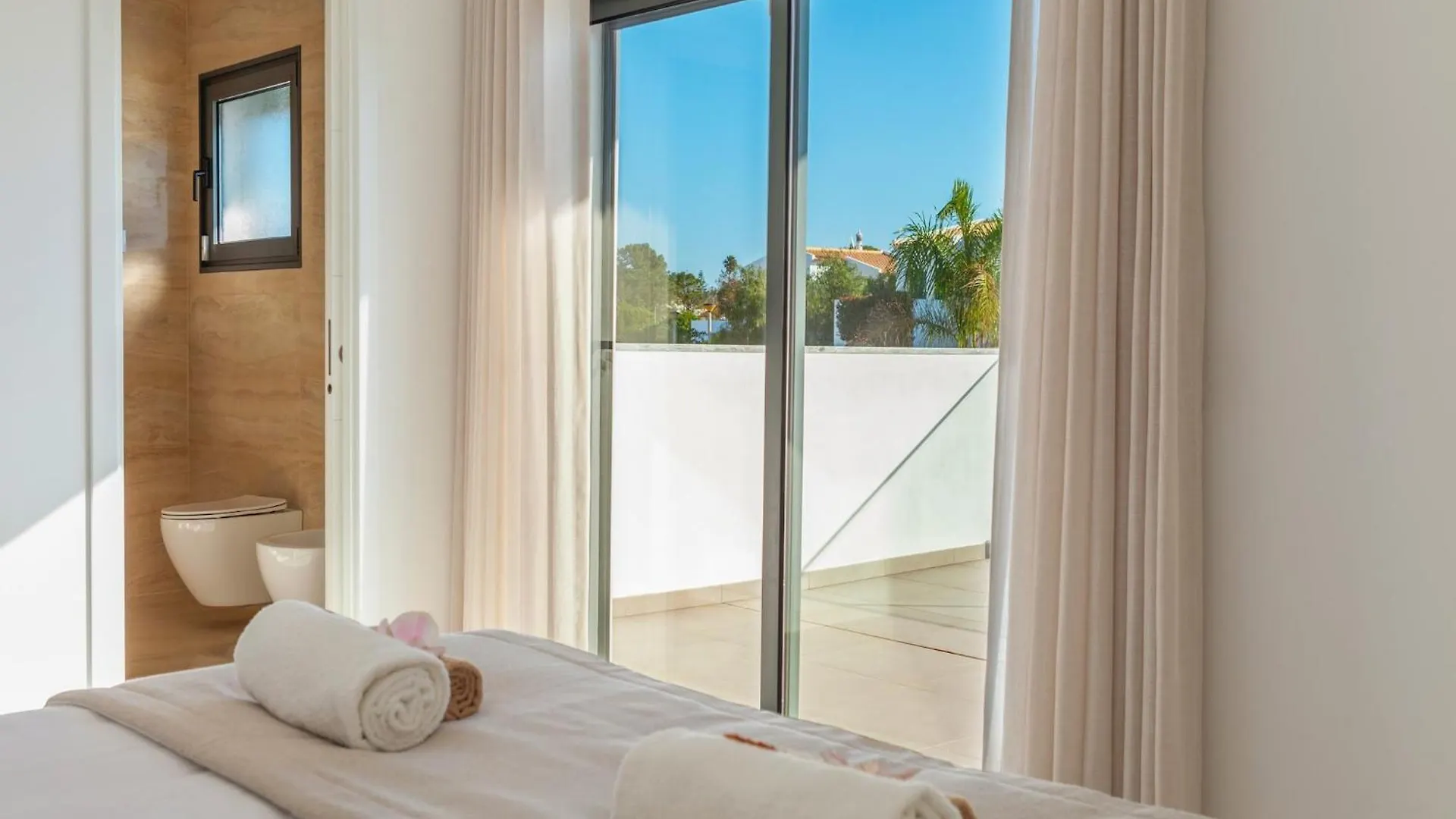 Villa Charming Villa, Private Pool Albufeira