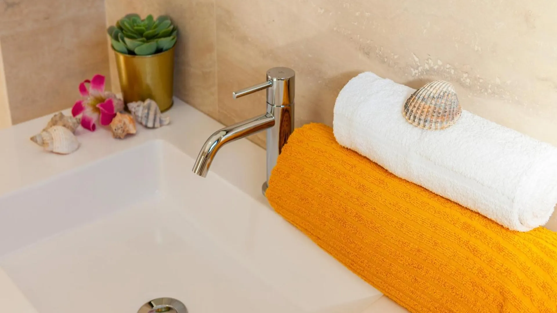 Villa Charming Villa, Private Pool Albufeira